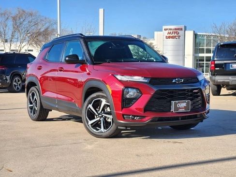 Used 2023 Chevrolet TrailBlazer RS w/ Convenience Package image 2