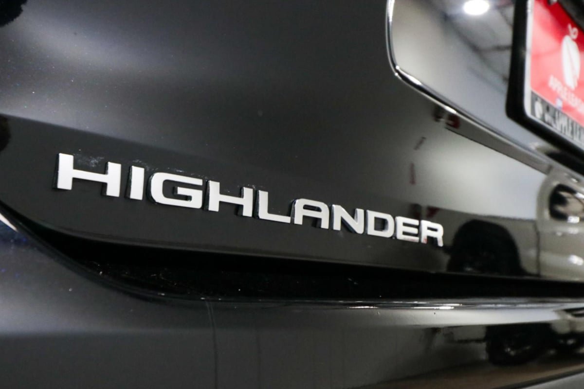 Used 2022 Toyota Highlander LE FWD image 31