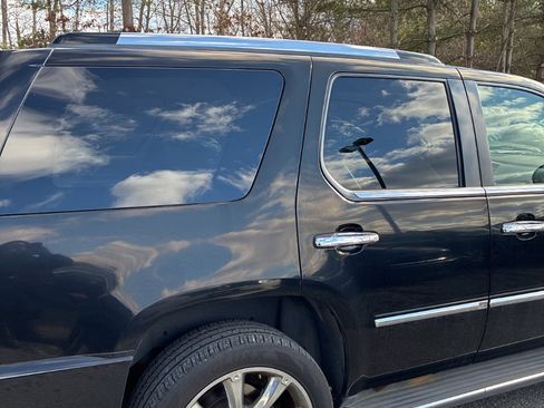 Used 2009 Cadillac Escalade AWD image 9