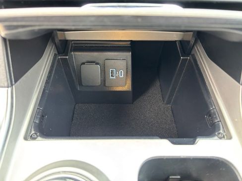 Used 2023 Ford Explorer Limited image 19