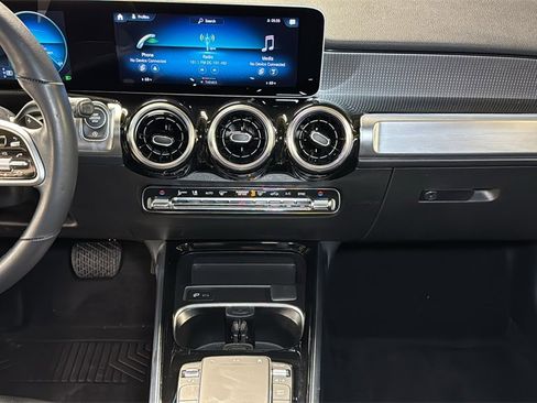 Used 2021 Mercedes-Benz GLB 250 4MATIC image 18