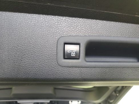 Used 2025 Toyota Sienna XLE w/ XLE Plus Package FWD image 34