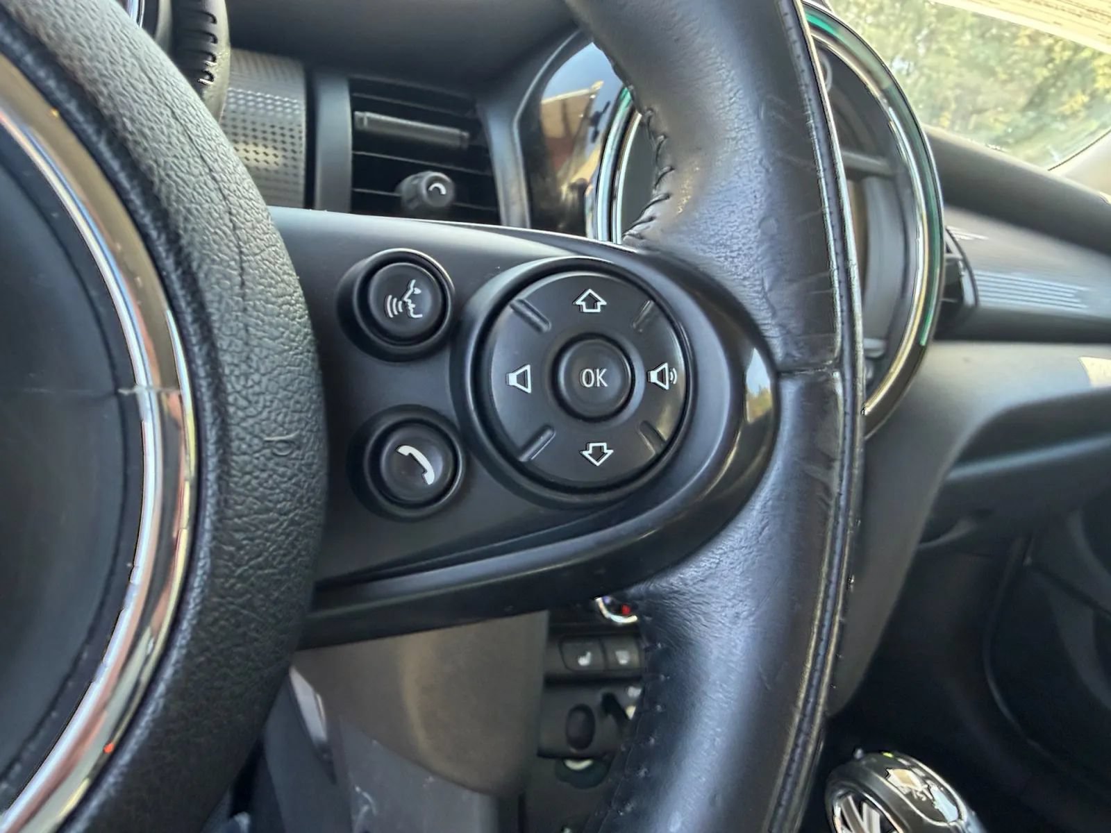 Used 2016 MINI Cooper 4-Door Hardtop w/ Media Package FWD image 21