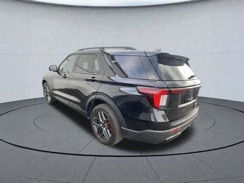 Used 2025 Ford Explorer ST-Line w/ ST-Line Street Pack AWD/4WD image 5
