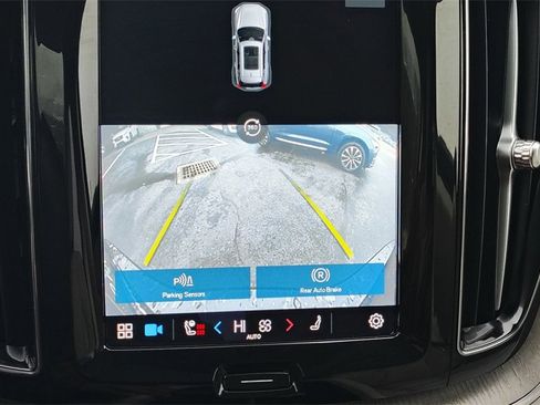 Used 2023 Volvo XC60 B5 Plus w/ Climate Package image 20