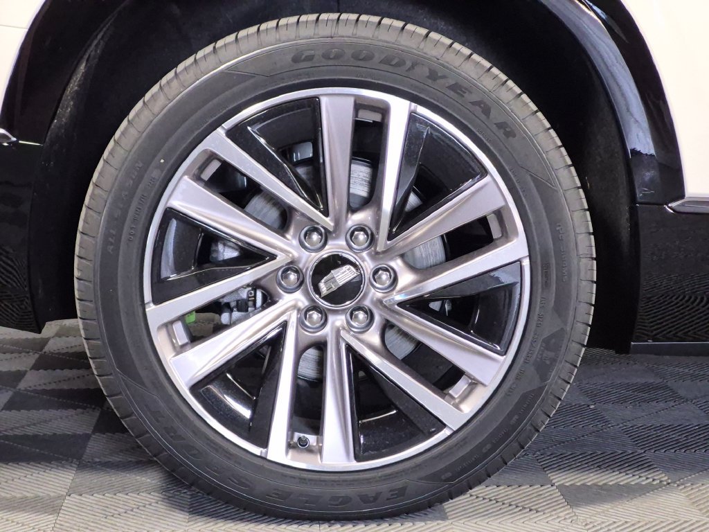 New 2027 Cadillac Vistiq Sport w/ LPO, Floor Liner Package AWD/4WD image 30