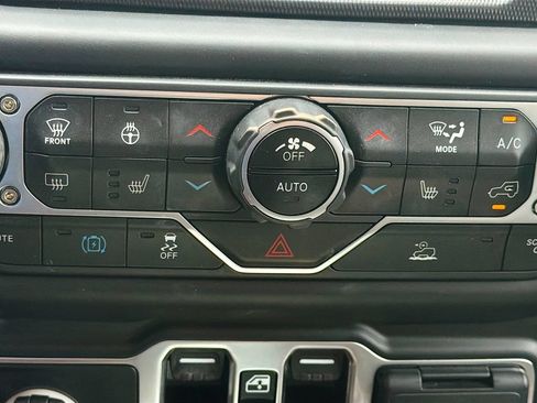Used 2023 Jeep Wrangler Unlimited Sahara AWD/4WD image 22