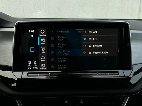 Used 2025 Volkswagen Atlas Cross Sport SE image 32