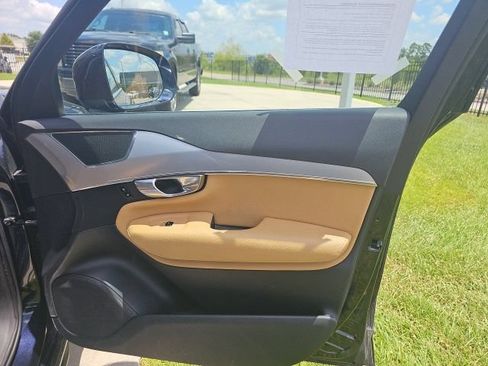 Used 2017 Volvo XC90 T6 Momentum w/ Vision Package AWD/4WD image 17