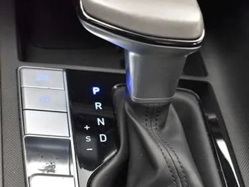 Used 2025 Hyundai Elantra SEL FWD image 35