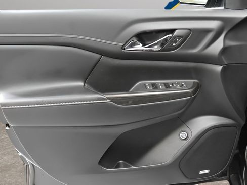 Used 2019 GMC Acadia SLT w/ Black Edition image 12