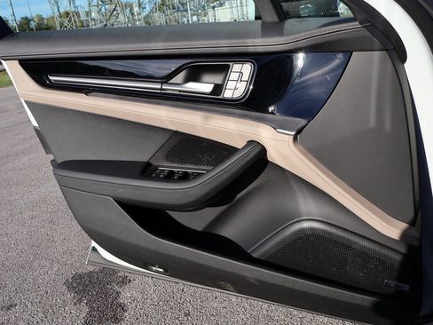 New 2026 Porsche Panamera image 33