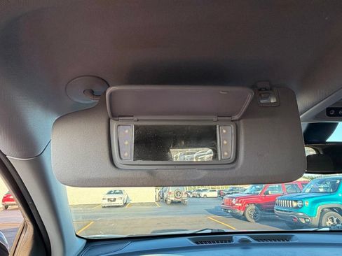 Used 2019 Chevrolet Equinox LT FWD image 26