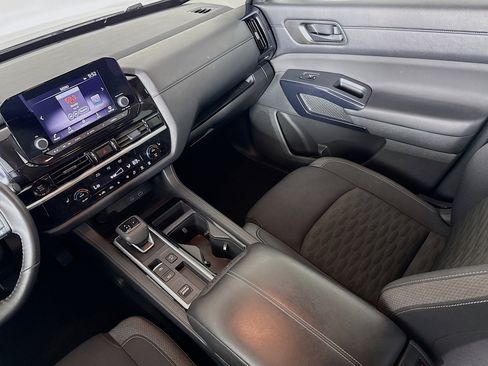 Used 2025 Nissan Pathfinder SV FWD image 27