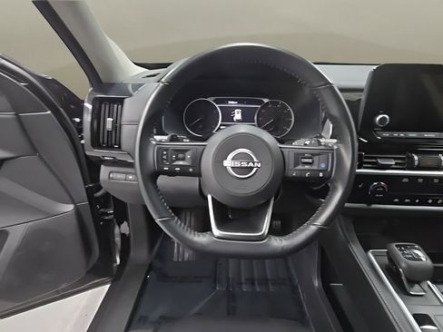 Used 2025 Nissan Pathfinder SV image 23