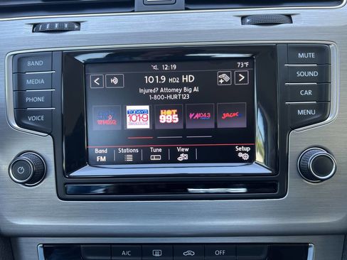 Used 2015 Volkswagen Golf SE image 13