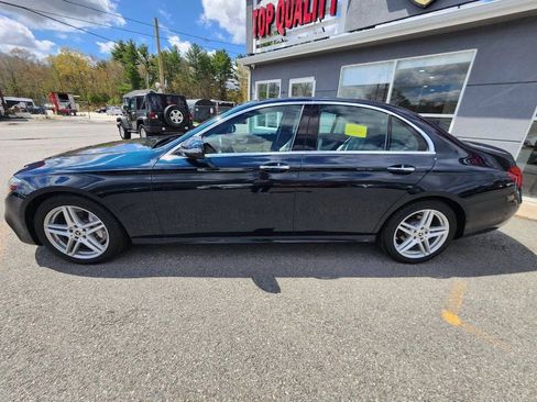 Used 2017 Mercedes-Benz E 300 4MATIC image 8