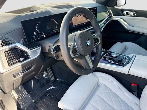Used 2025 BMW X7 xDrive40i w/ M Sport Package AWD/4WD image 27