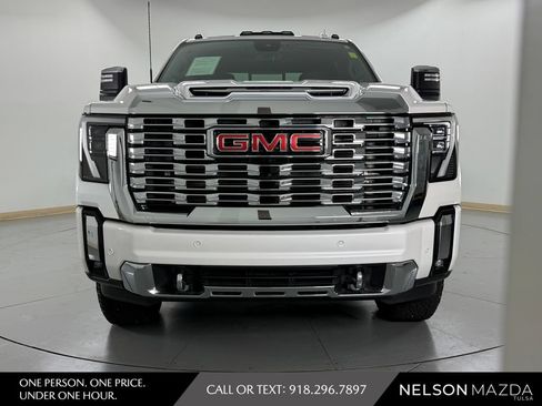 Used 2024 GMC Sierra 3500 Denali w/ Denali Reserve Package AWD/4WD image 2
