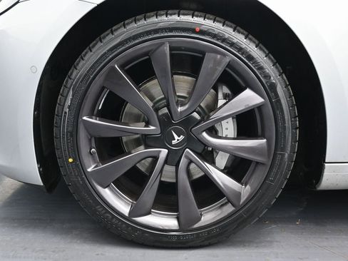 Used 2018 Tesla Model 3 Long Range image 10