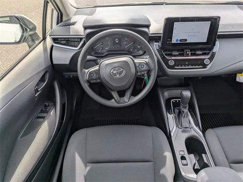 Used 2025 Toyota Corolla LE image 28
