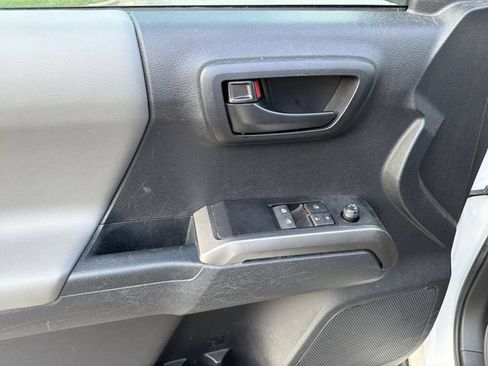 Used 2020 Toyota Tacoma SR5 RWD image 13