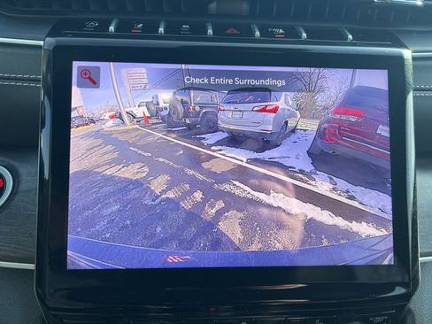 Used 2024 Jeep Grand Cherokee Limited image 36