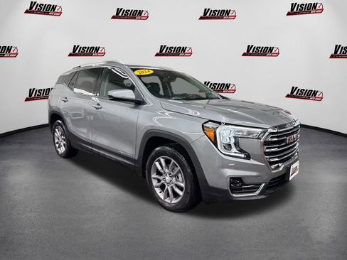 Used 2024 GMC Terrain SLT image 3