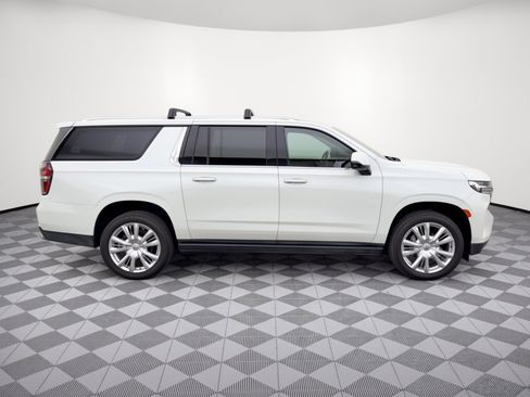 Used 2022 Chevrolet Suburban High Country w/ Premium Package 2 RWD image 8