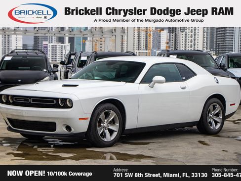 Used 2017 Dodge Challenger SXT image 1
