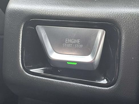 Used 2025 GMC Yukon XL AT4 AWD/4WD image 32