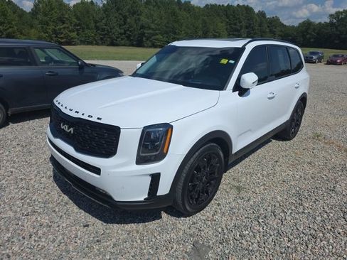 Certified 2022 Kia Telluride SX w/ SX Prestige Package AWD/4WD image 3