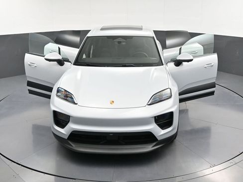 New 2026 Porsche Macan 4 Electric AWD/4WD image 35