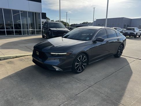Used 2023 Honda Accord Touring image 2