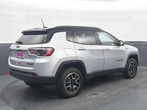 Used 2025 Jeep Compass Trailhawk AWD/4WD image 7