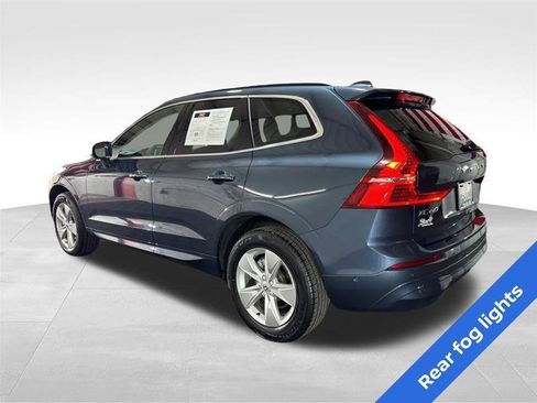 Used 2022 Volvo XC60 B5 Momentum image 7