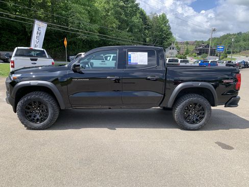 Used 2024 Chevrolet Colorado Trail Boss w/ Technology Package AWD/4WD image 13