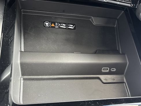 New 2026 Chevrolet Suburban High Country image 41