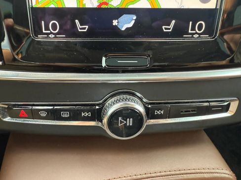 Used 2018 Volvo S90 T6 Inscription w/ Convenience Package AWD/4WD image 40