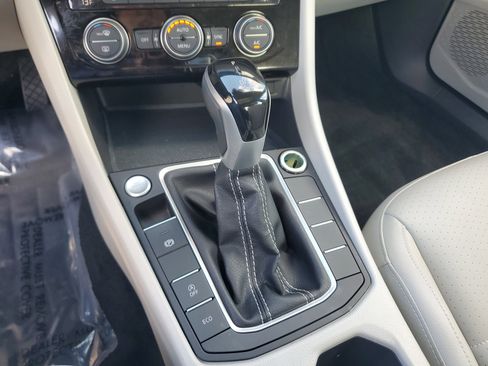 Used 2023 Volkswagen Jetta SE w/ Panoramic Sunroof Package image 24