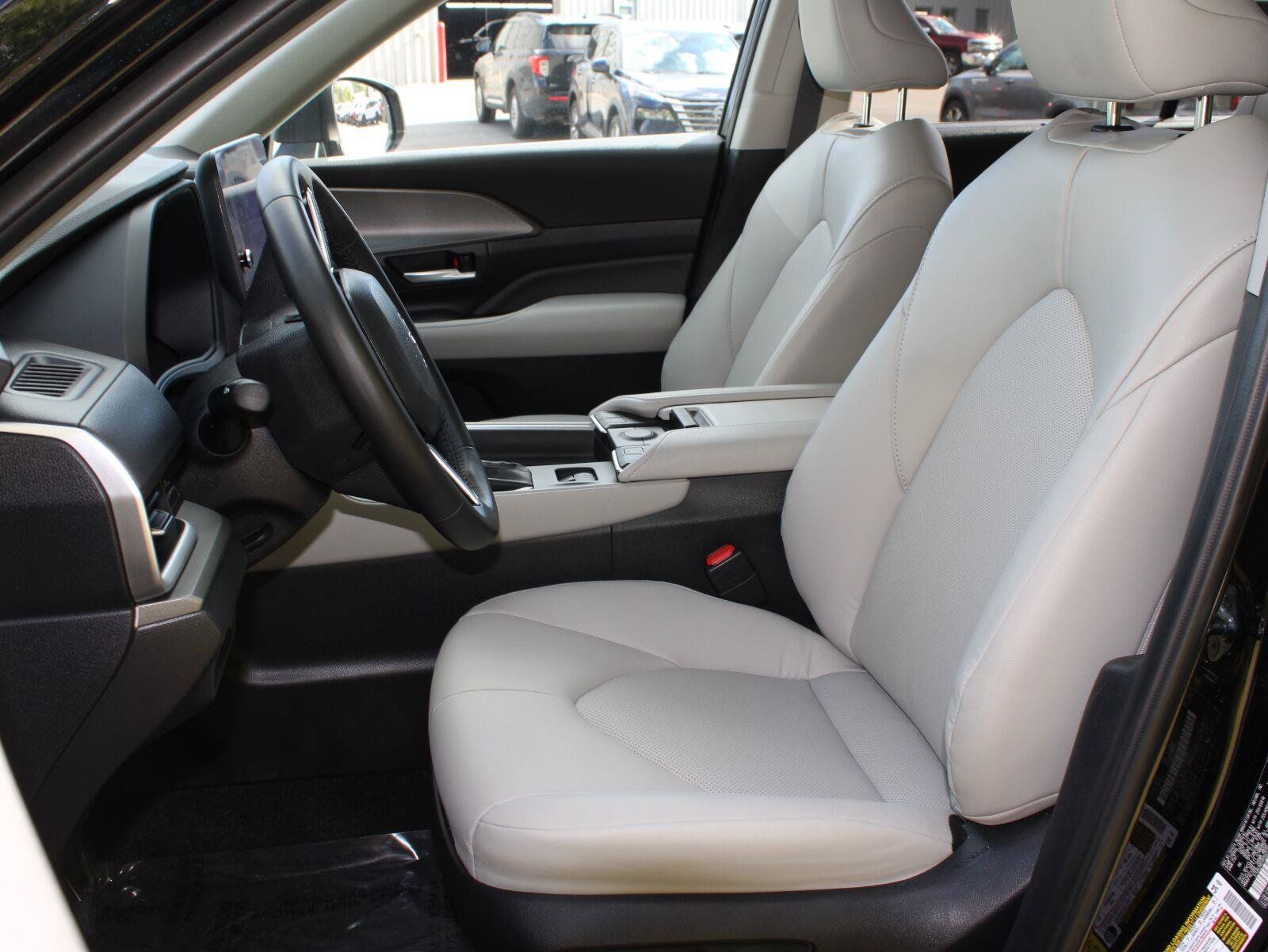 Used 2024 Toyota Grand Highlander AWD Hybrid image 15