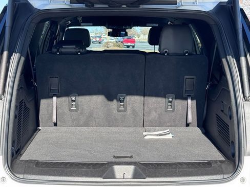 Used 2023 Chevrolet Suburban LT image 20