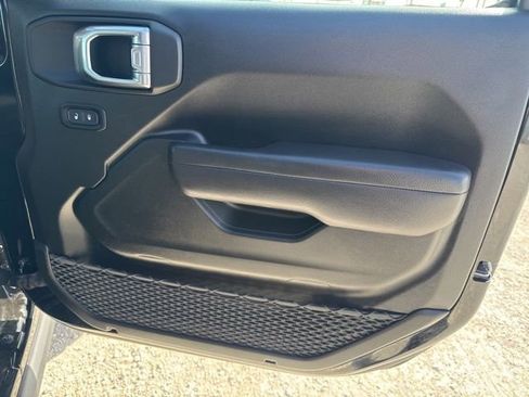 Used 2025 Jeep Wrangler Unlimited Rubicon image 24