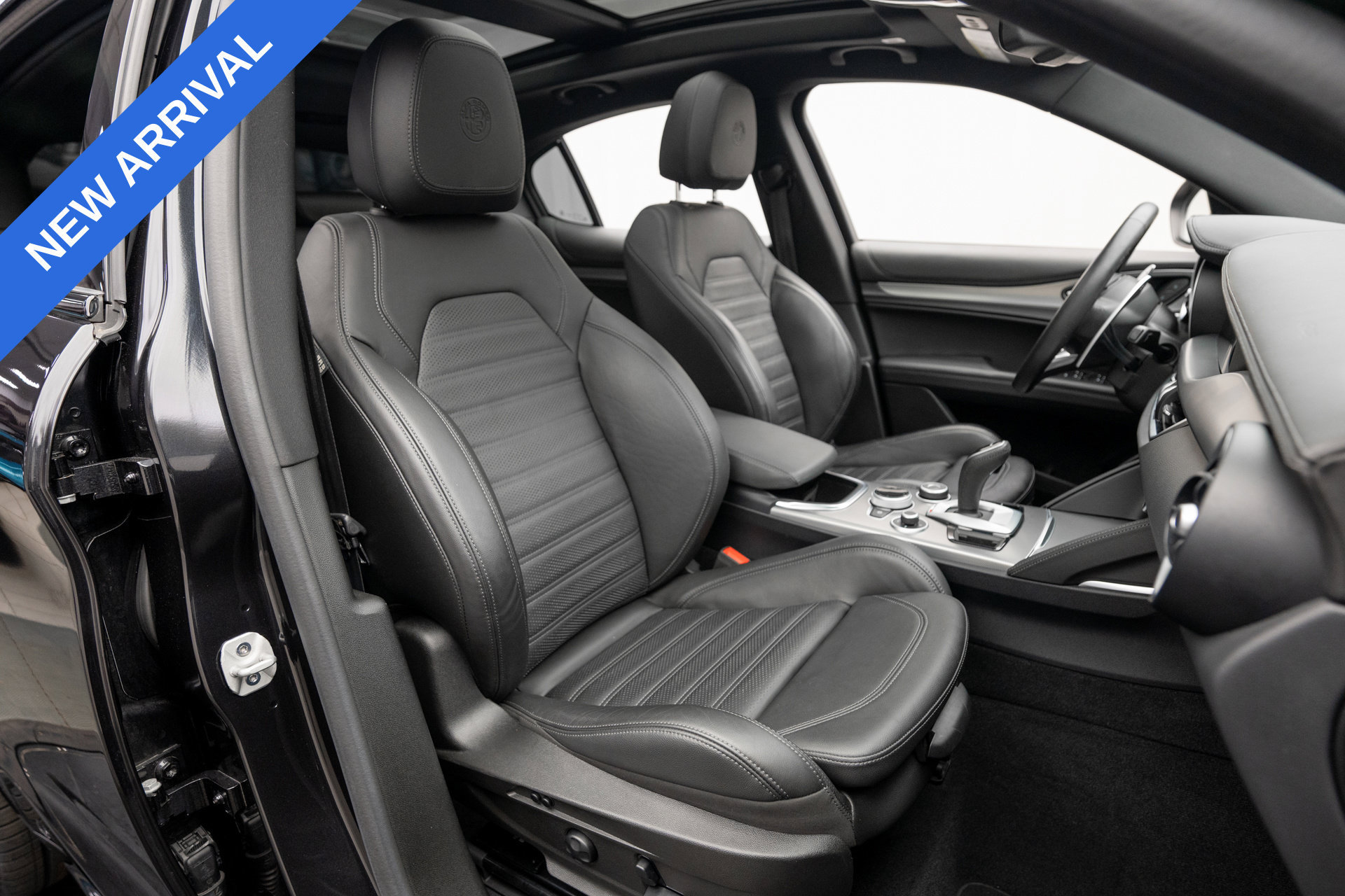 Used 2023 Alfa Romeo Stelvio Veloce AWD/4WD image 15