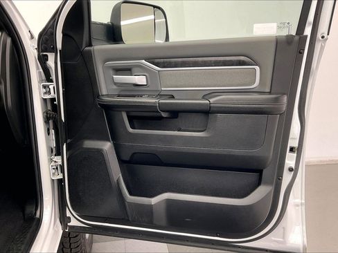 Used 2022 RAM 2500 Big Horn image 26