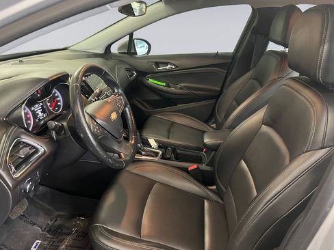 Used 2019 Chevrolet Cruze Premier image 10