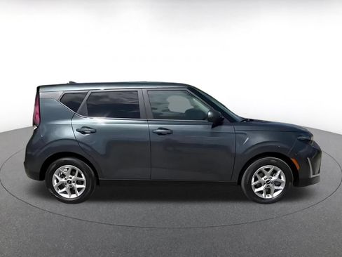 Used 2025 Kia Soul LX w/ LX Technology Package FWD image 16