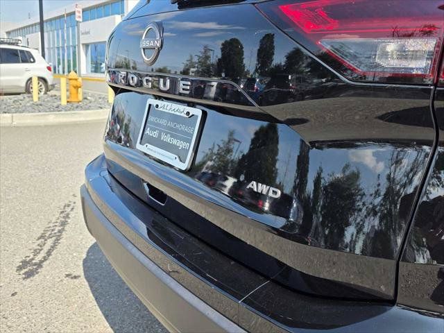 Used 2025 Nissan Rogue SV AWD/4WD image 13