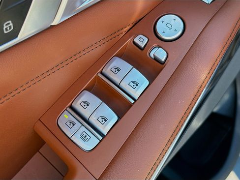 Used 2023 BMW X7 xDrive40i w/ Executive Package image 25