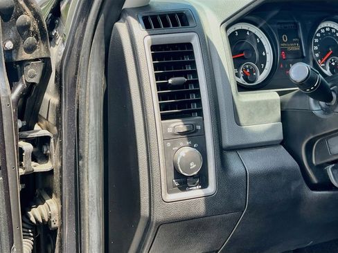 Used 2014 RAM 1500 Express RWD image 10